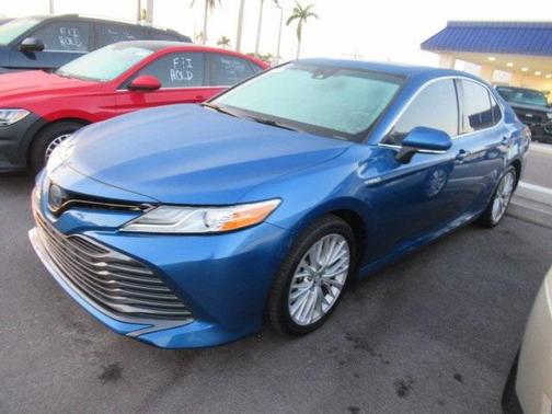 2020 Toyota Camry Hybrid XLE