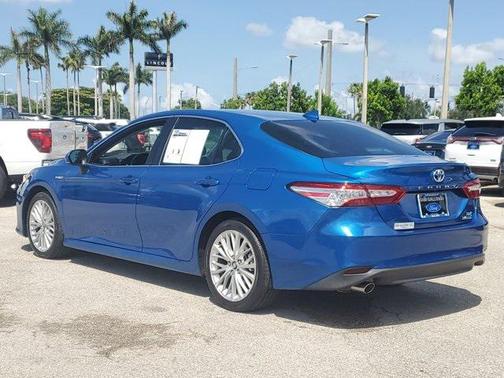 2020 Toyota Camry Hybrid XLE