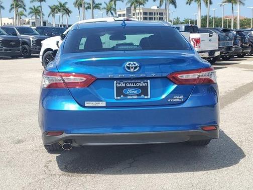2020 Toyota Camry Hybrid XLE