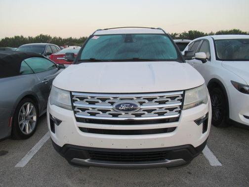 White Platinum Clearcoat Metallic 2018 Ford Explorer XLT