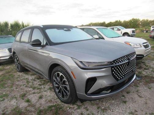 Lustrous Gray Metallic 2025 Lincoln Nautilus Reserve