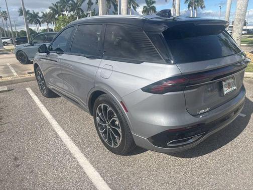 Lustrous Gray Metallic 2025 Lincoln Nautilus Reserve