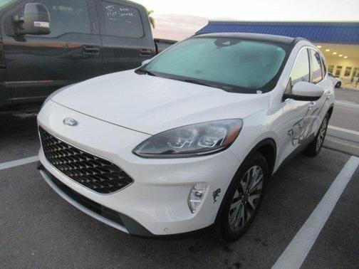 2022 Ford Escape Titanium