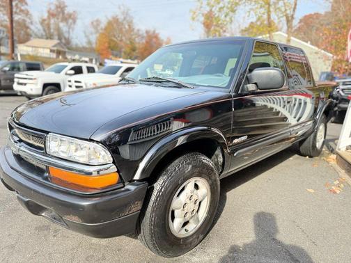 2003 Chevrolet S-10 Base