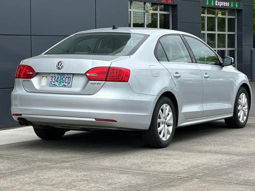 Frost Silver Metallic 2013 Volkswagen Jetta SE