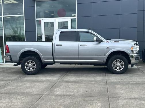 2022 RAM 2500 Laramie Crew Cab 4x4 6'4' Box