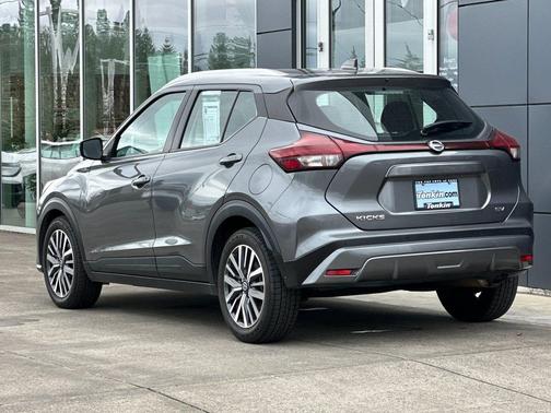 Gun Metallic 2021 Nissan Kicks SV