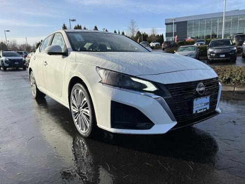 Pearl White Tricoat 2025 Nissan Altima 2.5 SL