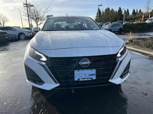 Pearl White Tricoat 2025 Nissan Altima 2.5 SL