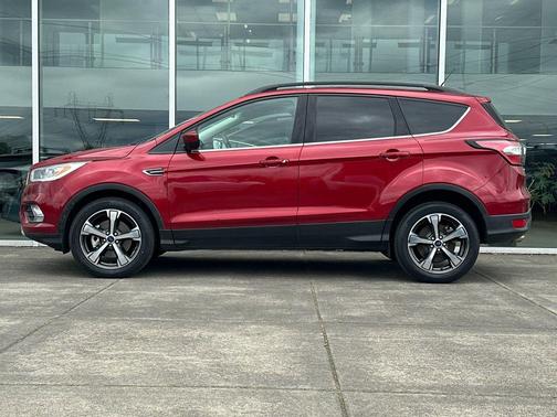 Ruby Red Metalic 2018 Ford Escape SEL