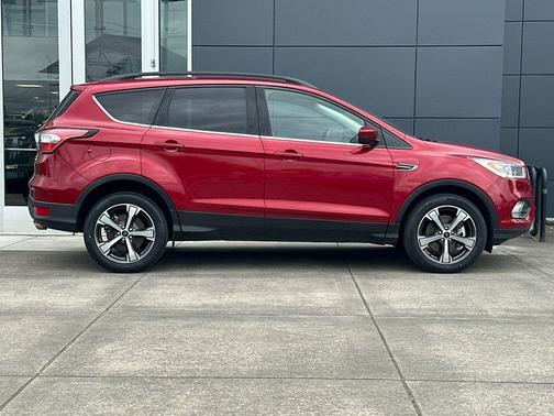 Ruby Red Metalic 2018 Ford Escape SEL