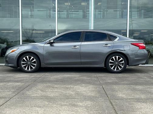 Gun Metallic 2017 Nissan Altima 2.5 SL