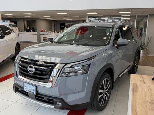 2025 Nissan Pathfinder Platinum 4WD
