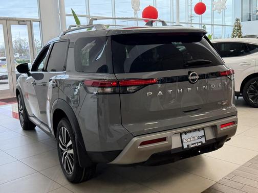 2025 Nissan Pathfinder Platinum 4WD