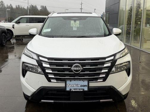 Everest White Pearl Tricoat 2026 Nissan Rogue Platinum