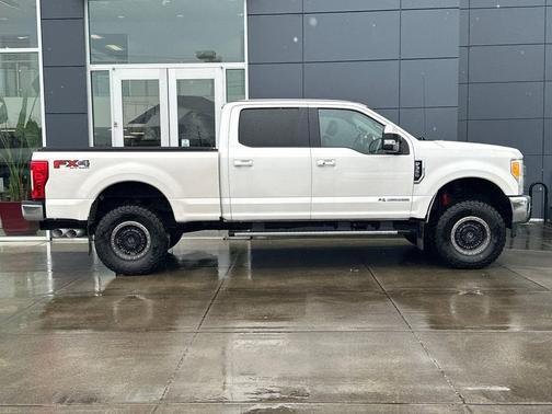 White 2017 Ford F-350 Lariat