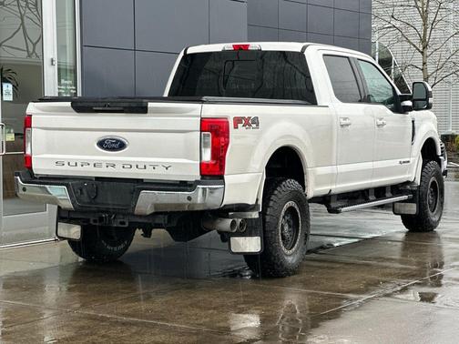 White 2017 Ford F-350 Lariat