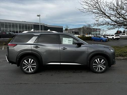 2025 Nissan Pathfinder Platinum 4WD