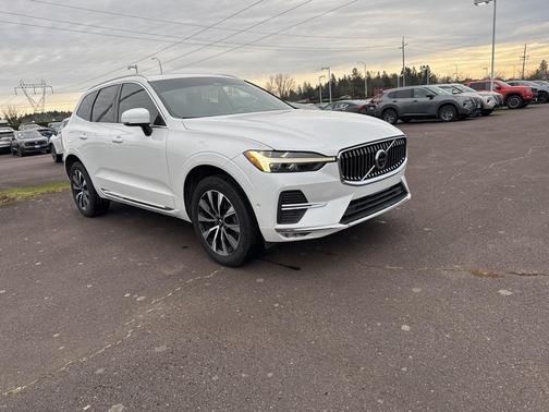 2023 Volvo XC60 B5 Plus Bright Theme