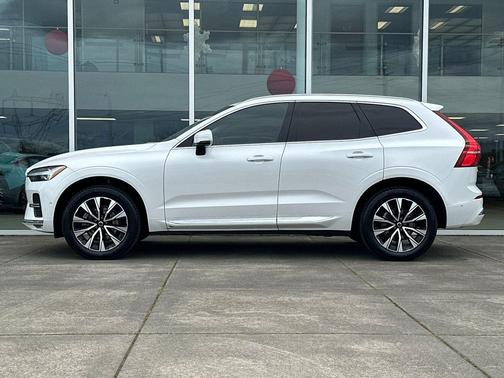 Crystal White Metallic 2023 Volvo XC60 B5 Plus Bright Theme