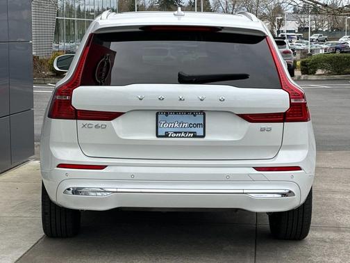 2023 Volvo XC60 B5 Plus Bright Theme