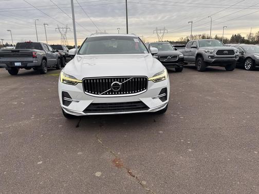 2023 Volvo XC60 B5 Plus Bright Theme
