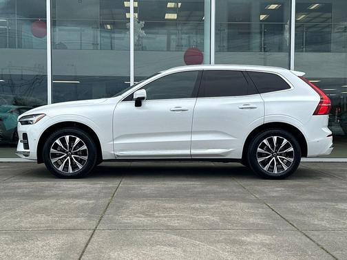 2023 Volvo XC60 B5 Plus Bright Theme