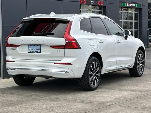 2023 Volvo XC60 B5 Plus Bright Theme