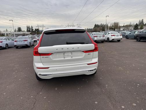 2023 Volvo XC60 B5 Plus Bright Theme