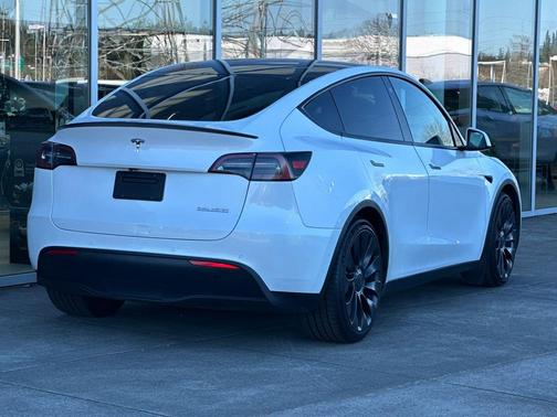 Pearl White Multi-Coat 2022 Tesla Model Y Performance Dual Motor All-Wheel Drive