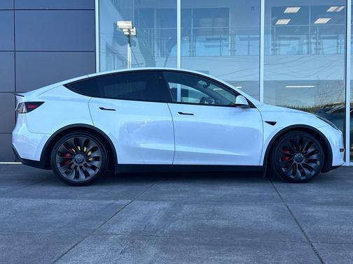 Pearl White Multi-Coat 2022 Tesla Model Y Performance Dual Motor All-Wheel Drive