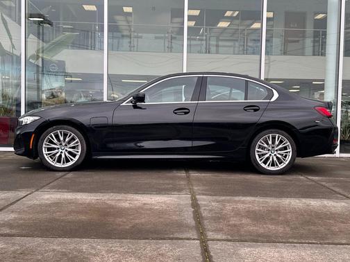 2024 BMW 330e xDrive