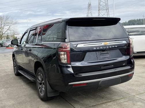 2022 Chevrolet Suburban LT