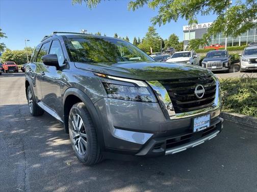 2025 Nissan Pathfinder SL 4WD