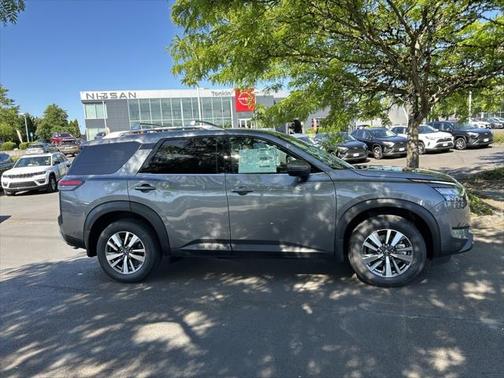 2025 Nissan Pathfinder SL 4WD