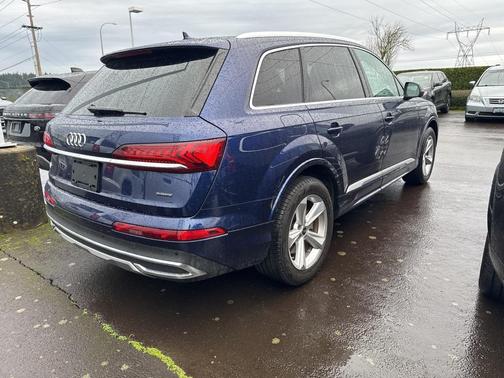 2022 Audi Q7 45 Premium