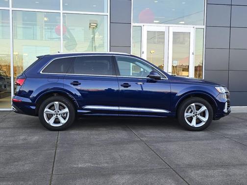 2022 Audi Q7 45 Premium