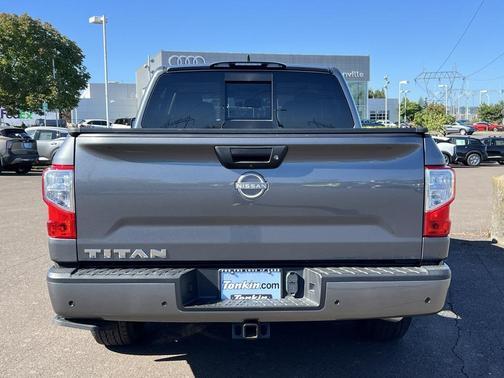 2023 Nissan Titan SV