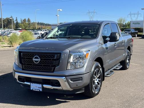 2023 Nissan Titan SV