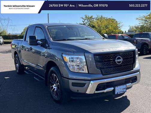 2023 Nissan Titan SV
