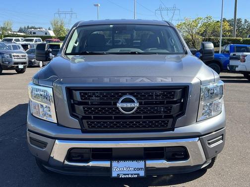 2023 Nissan Titan SV