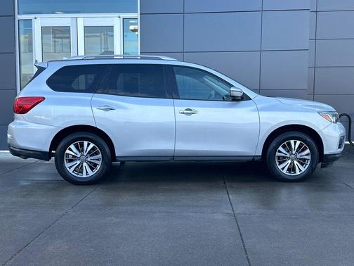 Brilliant Silver Metallic 2020 Nissan Pathfinder SL 4WD