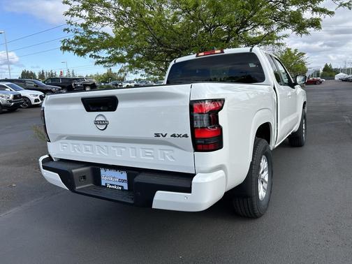 2024 Nissan Frontier SV