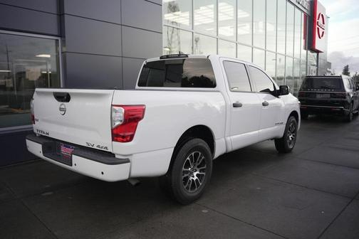 2023 Nissan Titan SV