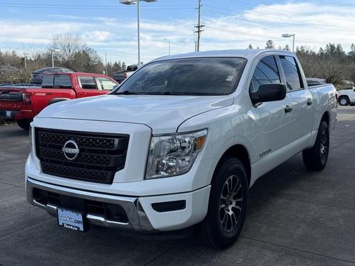 2023 Nissan Titan SV