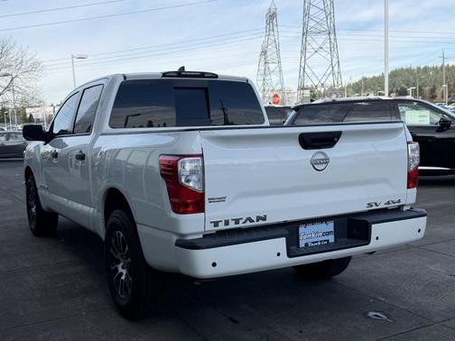 2023 Nissan Titan SV