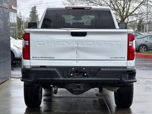 Summit White 2024 Chevrolet Silverado 2500 Custom