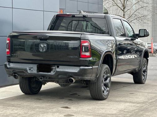 Diamond Black Crystal Pearlcoat 2021 RAM 1500 Limited