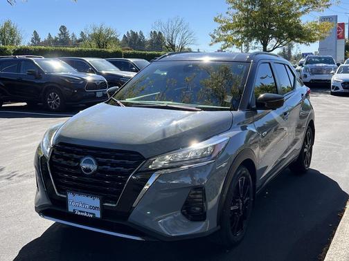 2023 Nissan Kicks SR