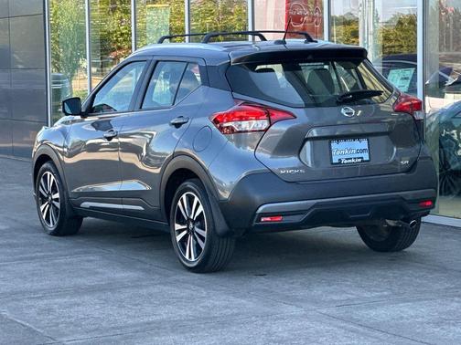 Gun Metallic 2019 Nissan Kicks SR